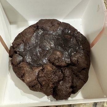 Crumbl - Outer Banks - Brownie chocolate cookie - Bakeries Near Me - Southern Shores, North Carolina Crumbl - Outer Banks - Brownie chocolate cookie - Bakeries Near Me - Southern Shores, North Carolina