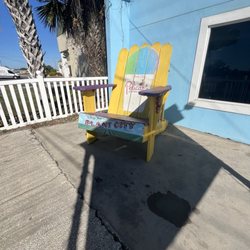 Pelican's SnoBalls - Huge Chair In The Back, Outside/Outside Dining