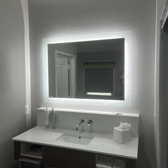 Hampton Inn & Suites Cleburne - Bathroom - Hotels Near Me - Cleburne, Texas