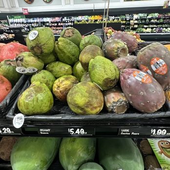 Harris Teeter - Grocery Near Me - Hendersonville, North Carolina