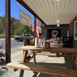 Thatcher Barbecue Company - Outside seating area