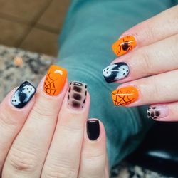 EM’s NAILS