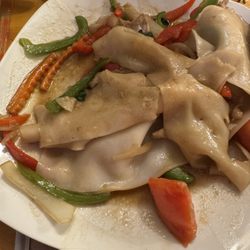 Lu & Joe's Restaurant & Lounge - Drunken Noodles (super long and wide noodles, no sauce, flavor just "OK")