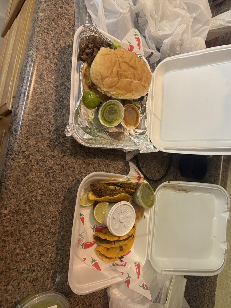 Tio’s Kitchen & Catering Logo