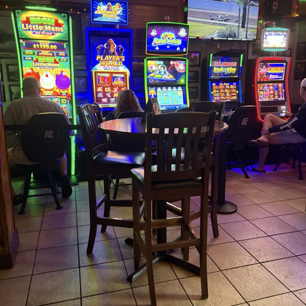 Otto's Bar & Grill - Bars Near Me - Lombard, Illinois