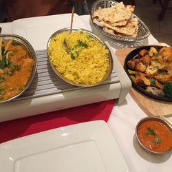 Panjabi Shaan - Achari Murgh Tikka (Nr. 54) und Chicken Sabzi (Nr. 67) mit Kurkuma-Reis, dazu Hefeteigbrot mit Knoblauch (Nr. 126) - wirklich lecker!!