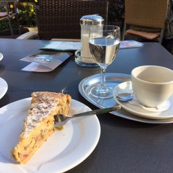 Cafe Konditorei Schwarz - Rhabarberkuchen