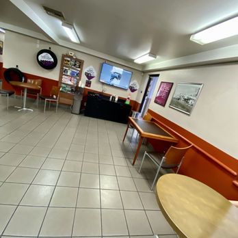 Jiffy Lube - Clean waiting room with a T.V & plenty magazines. - Auto Repair Near Me - Huntington Beach, California