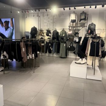Lululemon - East Rutherford - Women's Clothing Near Me - East Rutherford, New Jersey