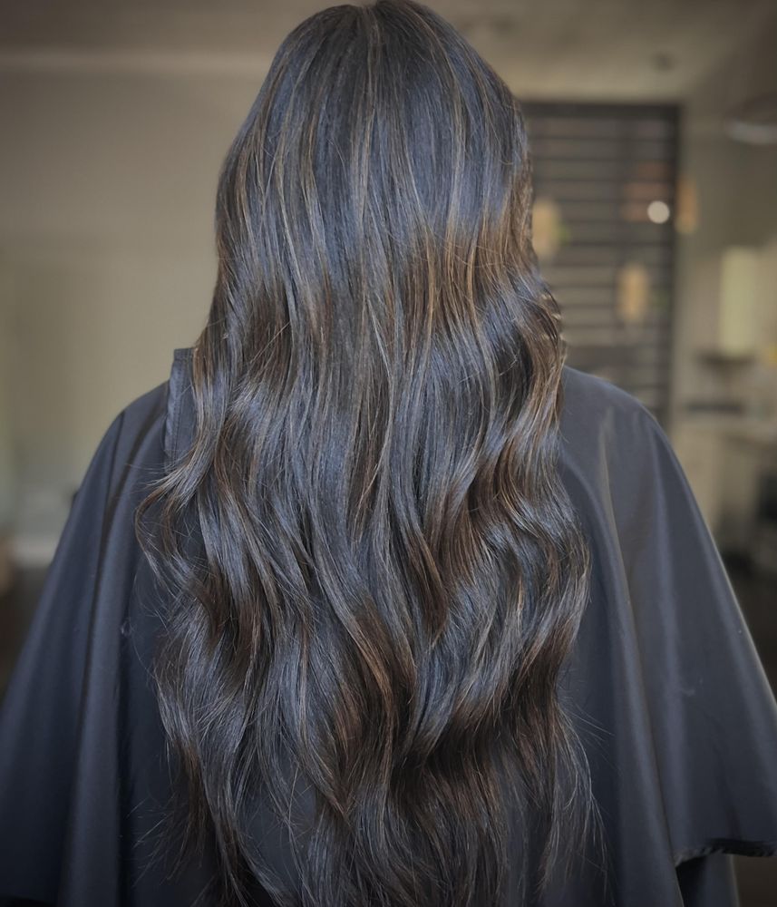 Western Blonde Salon Image