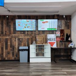 In and Out Pizzeria - Inside