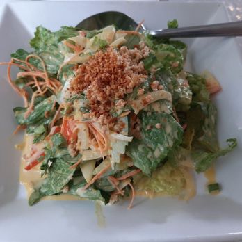 Maile's Thai Bistro - Thai Salad - Romaine Lettuce tossed w/Onions, Tomatoes, Carrots, & Egg. Homemade sweet & tangy dressing topped w/Garlic & Peanuts ($9.90) - Thai Near Me - Honolulu, Hawaii