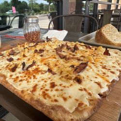 Guitars & Growlers Flower Mound - Flatbread