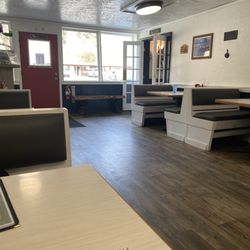 Em’s Cafe - Inside