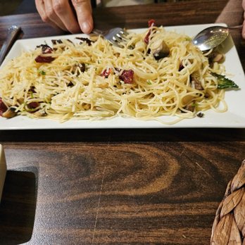 Idle Hour Winery & Kitchen - Angel hair pasta with dried tomatoes and mushrooms...ask for extra parmesan cheese. - Wineries Near Me - Oakhurst, California Idle Hour Winery & Kitchen - Angel hair pasta with dried tomatoes and mushrooms...ask for extra parmesan cheese. - Wineries Near Me - Oakhurst, California