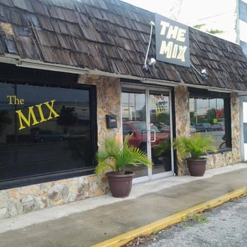 Pittsburgh Mix - the front of the restaurant - Sports Bars Near Me - St. Petersburg, Florida Pittsburgh Mix - the front of the restaurant - Sports Bars Near Me - St. Petersburg, Florida