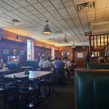 Vic's Italian Restaurant - Main Dining Room - Pizza Near Me - Bradley Beach, New Jersey