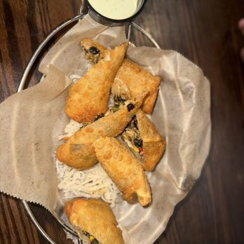 Table 9 - Chicken Santa Fe Egg Rolls - New American Near Me - Cortlandt Manor, New York