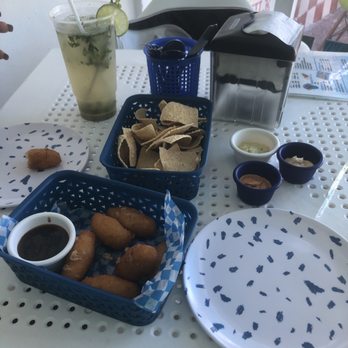 La Bamba - Chips different dips all amazing fried shrimp cheese. - Mexican Near Me - Cancún, ROO