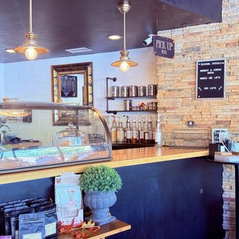 Cedar House - Coffee & Tea Near Me - Flagstaff, Arizona