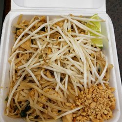 Thai Grub - Chicken Pad Thai (+extra bean sprouts): THE HIDDEN HANDHELD TEMPLE
