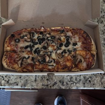 Slim Husky's Pizza - A "slim" pizza. - Pizza Near Me - Franklin, Tennessee Slim Husky's Pizza - A "slim" pizza. - Pizza Near Me - Franklin, Tennessee