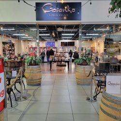 Gosanko Chocolate - Outside Gosanko in the mall corridor.