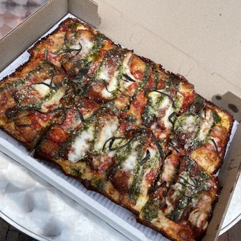 Underground Pizza - Parmesan Chicken Pizza with Pesto - Pizza Near Me - Baltimore, Maryland