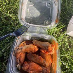 Vinny's Pizza - Buffalo wings