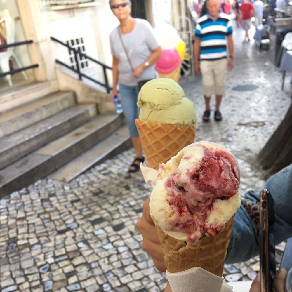 Gelati Di Chef - strawberry cheesecake and pistachio, 3 euros each - Ice Cream & Frozen Yogurt Near Me - Sintra, 11