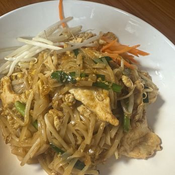 Zabb PuTawn - Pad Thai chicken - Thai Near Me - Brooklyn, New York Zabb PuTawn - Pad Thai chicken - Thai Near Me - Brooklyn, New York