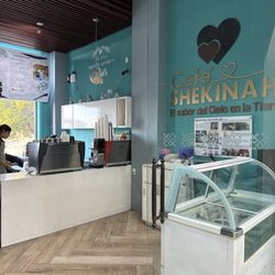 Café Shekinah - Inside the shop :)