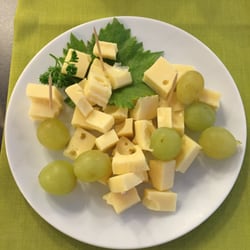 Zenz - Cheese and grapes