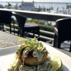 Oakland's Restaurant & Marina - Crab Cake is sooo good