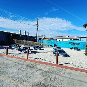 Snoopy's Pier - Front of restaurant and outdoor seating - Seafood Near Me - Corpus Christi, Texas