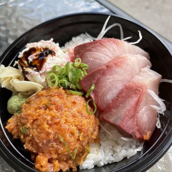Mama Kim’s - Spicy ahi and Hamachi sashimi - Poke Near Me - Honolulu, Hawaii Mama Kim’s - Spicy ahi and Hamachi sashimi - Poke Near Me - Honolulu, Hawaii