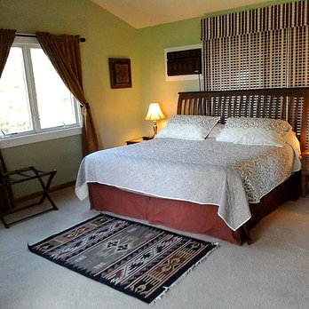 Inn At Charlotte - Garden Room - Bed & Breakfast Near Me - Charlotte, Vermont Inn At Charlotte - Garden Room - Bed & Breakfast Near Me - Charlotte, Vermont