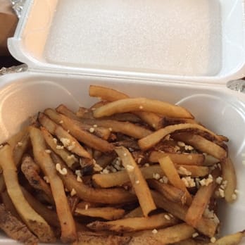 Fat Tommy's - Soggy cold fries with raw chunks of garlic - Hot Dogs Near Me - Chicago, Illinois
