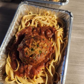 Buca di Beppo Italian Restaurant - Giant 1/2 lb meatball and spaghetti - Italian Near Me - Davie, Florida Buca di Beppo Italian Restaurant - Giant 1/2 lb meatball and spaghetti - Italian Near Me - Davie, Florida