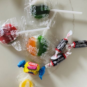 2Schae Cafe - Candies in bottom of take out bag - Sandwiches Near Me - St Louis, Missouri