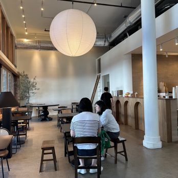 Aroom Coffee - Interior - lots of seats with outlets available - Coffee & Tea Near Me - Seattle, Washington