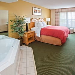 Country Inn & Suites by Radisson, Georgetown, KY - Whirlpool Suite
