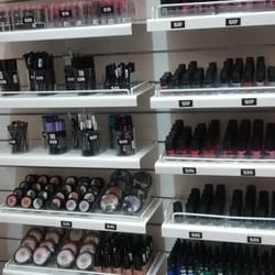 Todo Moda - Pinturas de uñas y maquillaje