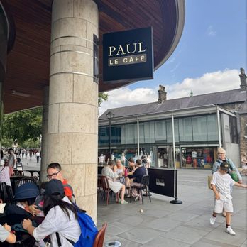 PAUL - Outdoor seating - Cafes Near Me - London, XGL