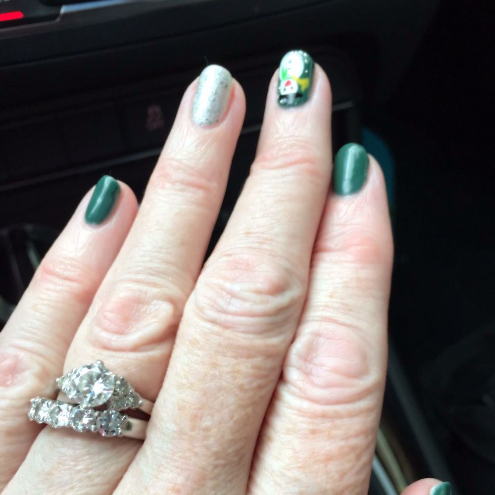Gina's Best Nails & Spa - Christmas Nails! Look how cute! Very precise on gel nails which is hard to do! - Nail Salons Near Me - Mineola, New York Gina's Best Nails & Spa - Christmas Nails! Look how cute! Very precise on gel nails which is hard to do! - Nail Salons Near Me - Mineola, New York