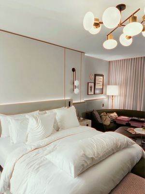 Four Seasons Hotel Toronto by null