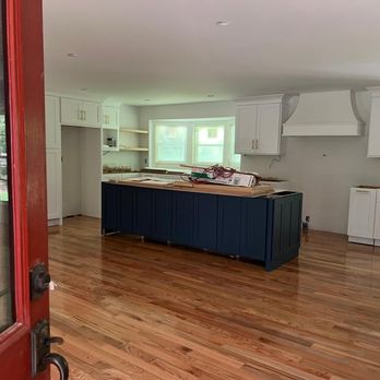 Rodrigues Flooring USA - a kitchen with hardwood floors - Flooring Near Me Rodrigues Flooring USA - a kitchen with hardwood floors - Flooring Near Me