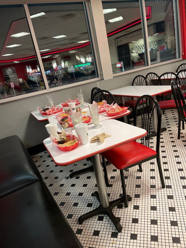 STEAK ’N SHAKE Updated September 2024 21 Photos & 36 Reviews 5555