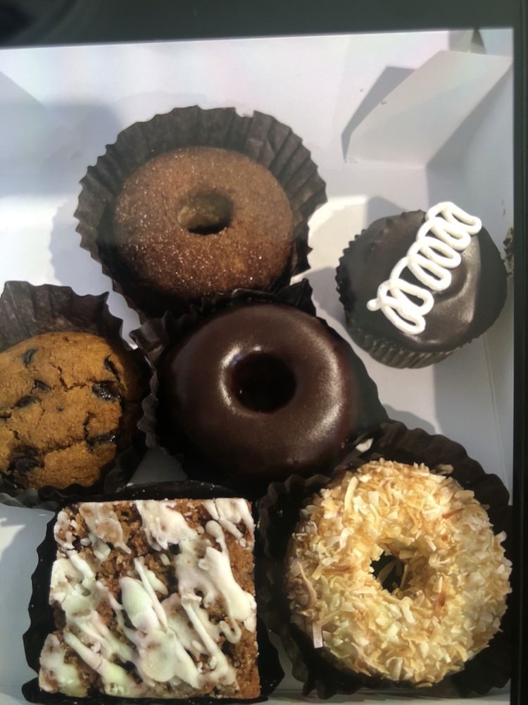 Find Your Fit Bakery Logo