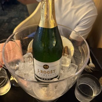 Hen Quarter Prime - Bottomless champagne - Southern Near Me - Washington, DC, District of Columbia Hen Quarter Prime - Bottomless champagne - Southern Near Me - Washington, DC, District of Columbia